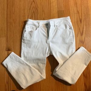 Loft curvy skinny white jeans in 6 petite.